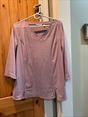 Women’s Lavender Split-Hem V-Neck Top
